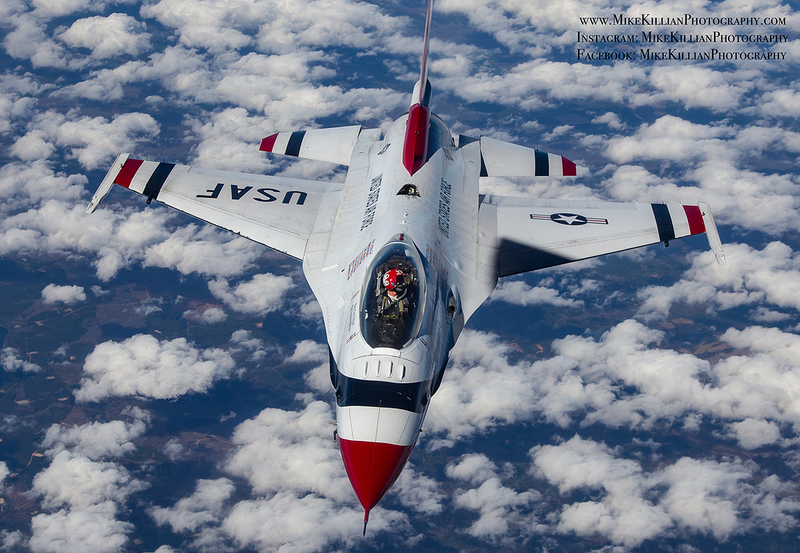Illustration for article titled Watch The Thunderbirds Gas Up From A KC-135 On Their Way To Florida For the Daytona 500